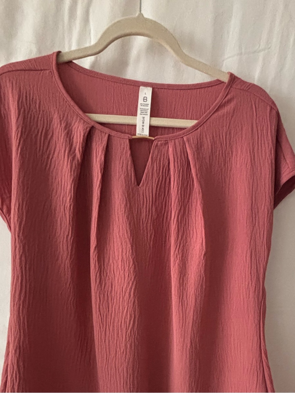 Women's Short Sleeve Keyhole Top in Dusty Rose